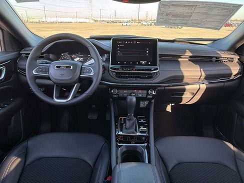 New 2026 Jeep Compass Latitude image 23
