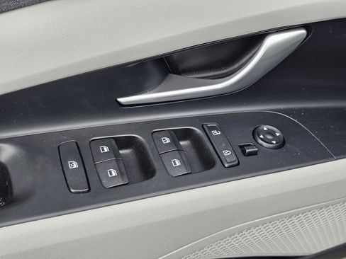 Used 2023 Hyundai Elantra Limited w/ Preferred Accessory Package image 15