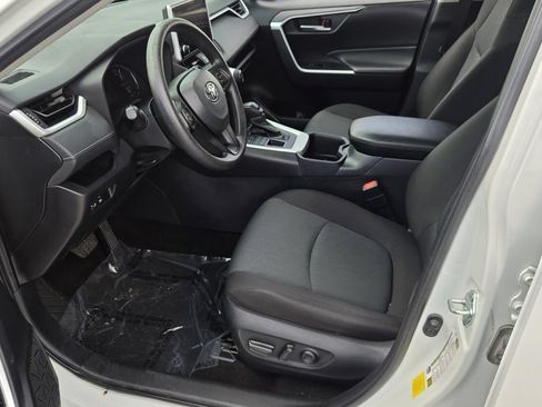 Used 2025 Toyota RAV4 XLE AWD/4WD image 10