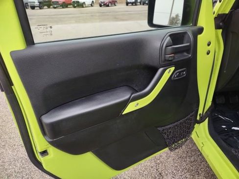 Used 2016 Jeep Wrangler Unlimited Sahara AWD/4WD image 10