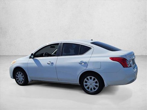 Used 2012 Nissan Versa SV FWD image 5