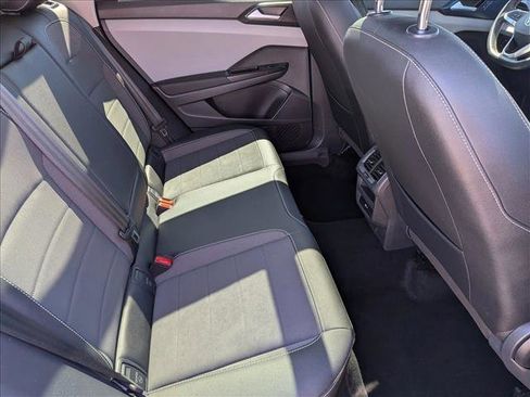 Used 2022 Volkswagen Taos SE image 20