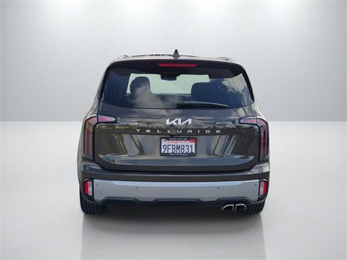 Used 2023 Kia Telluride EX w/ EX Captain's Chair Package image 5