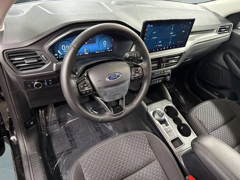 Used 2023 Ford Escape Active w/ Tech Pack #2 AWD/4WD image 11