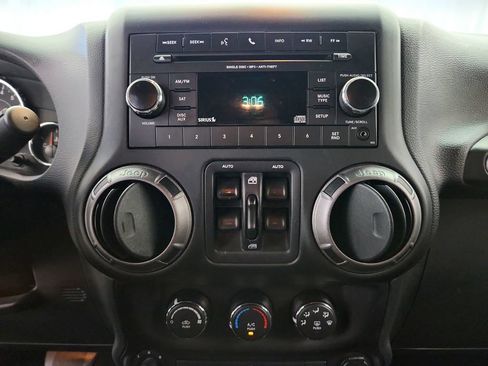Used 2018 Jeep Wrangler Unlimited Sport S AWD/4WD image 14