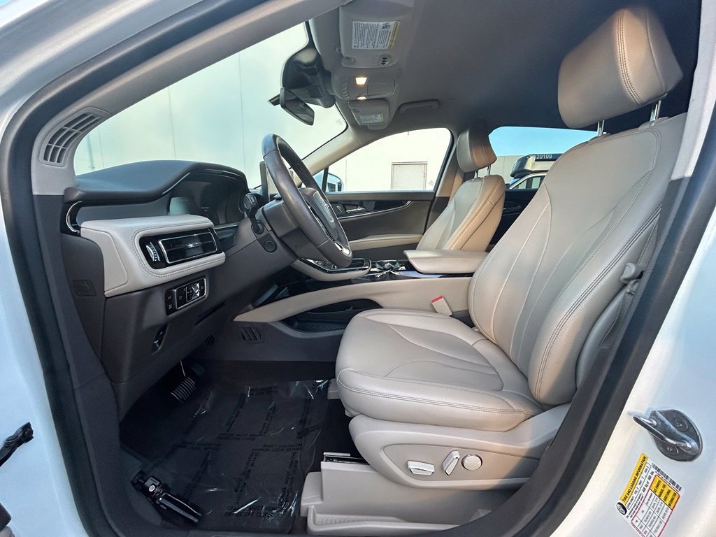 Used 2023 Lincoln Nautilus FWD w/ Premium Package image 10