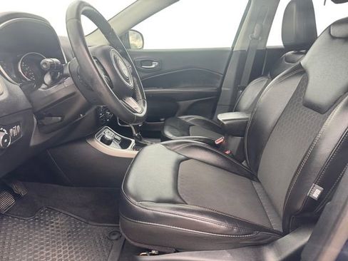 Used 2017 Jeep Compass Latitude w/ Popular Equipment Group image 9