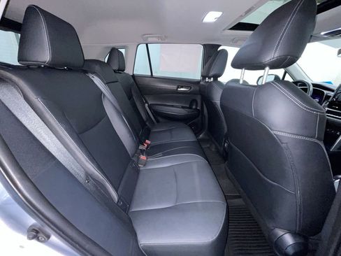 Used 2022 Toyota Corolla Cross XLE w/ Convenience Package image 17