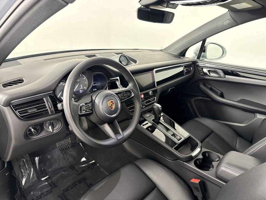 Used 2026 Porsche Macan Turbo AWD/4WD image 4