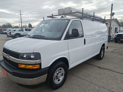 Used 2019 Chevrolet Express 3500 w/ Driver Convenience Package image 5