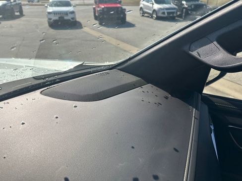 Used 2023 GMC Yukon XL SLT image 12