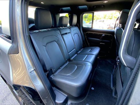Used 2025 Land Rover Defender 110 X-Dynamic SE AWD/4WD image 21