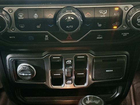 Used 2023 Jeep Wrangler Unlimited w/ Cold Weather Group AWD/4WD image 25
