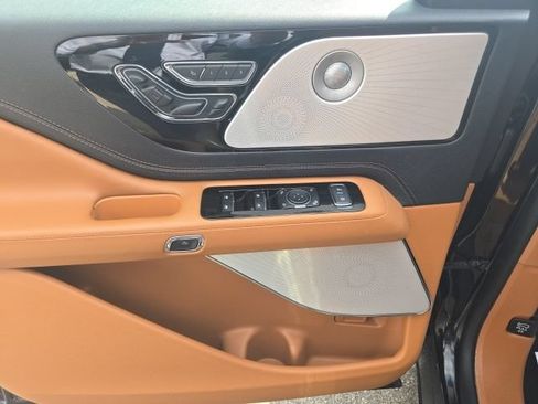 Used 2025 Lincoln Aviator Black Label AWD/4WD image 34