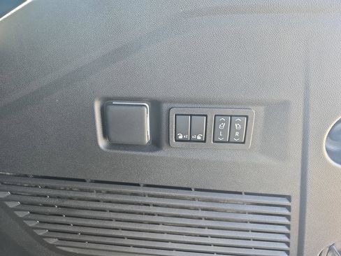 Used 2025 Chevrolet Tahoe High Country image 15