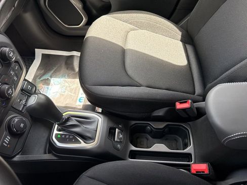 New 2023 Jeep Renegade Latitude image 27