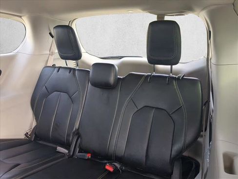 Used 2024 Chrysler Pacifica Touring-L image 18