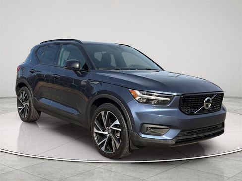 Used 2022 Volvo XC40 T5 R-Design w/ Advanced Package image 1