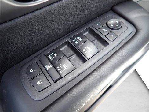 New 2027 Chrysler Pacifica Limited AWD/4WD image 19