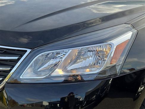 Used 2017 Chevrolet Traverse LT image 12