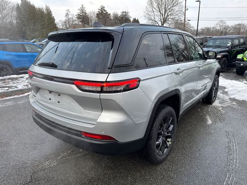 New 2025 Jeep Grand Cherokee Limited w/ Trailer Tow Package AWD/4WD image 6