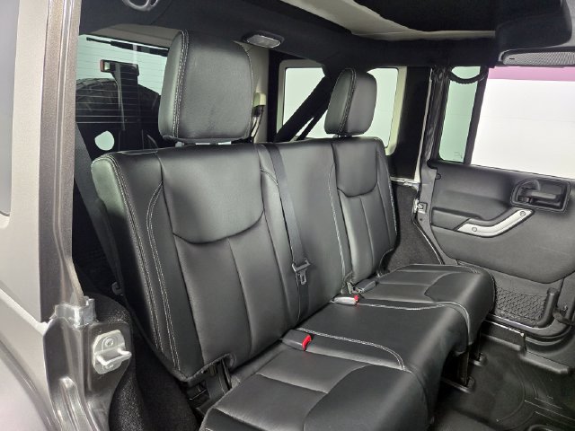 Used 2017 Jeep Wrangler Unlimited Sahara w/ Max Tow Package AWD/4WD image 18