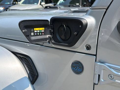 Used 2024 Jeep Wrangler High Altitude AWD/4WD image 16
