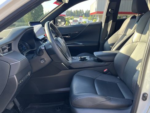 Certified 2023 Toyota Venza XLE AWD/4WD image 10