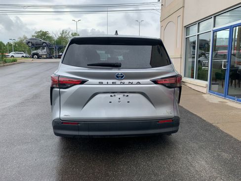Used 2022 Toyota Sienna XLE AWD/4WD image 6