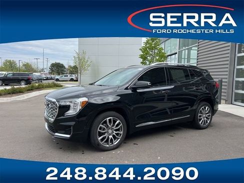 Used 2023 GMC Terrain Denali w/ Denali Premium Package AWD/4WD image 1