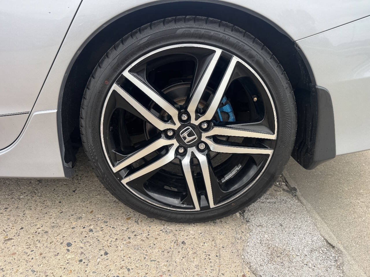 Used 2016 Honda Accord Touring image 9