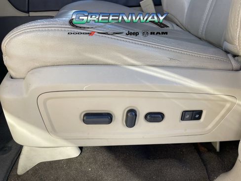 Used 2015 Lincoln Navigator 4WD w/ Equipment Group 101A Reserve image 19