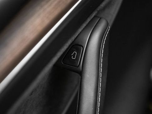 Used 2023 Tesla Model Y AWD image 25