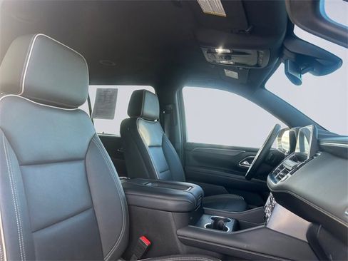 Used 2024 GMC Yukon XL SLT image 11