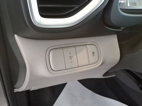 Certified 2024 Hyundai Venue SEL image 20