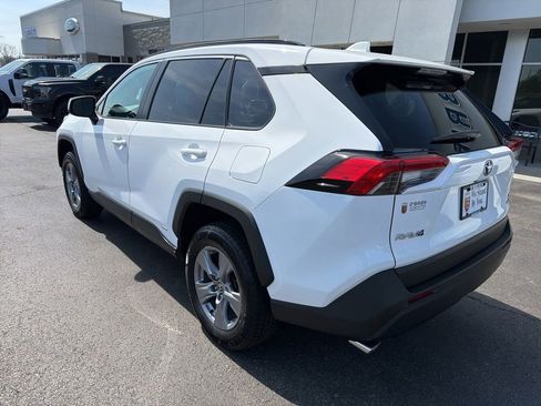 Used 2022 Toyota RAV4 XLE w/ Convenience Package AWD/4WD image 3