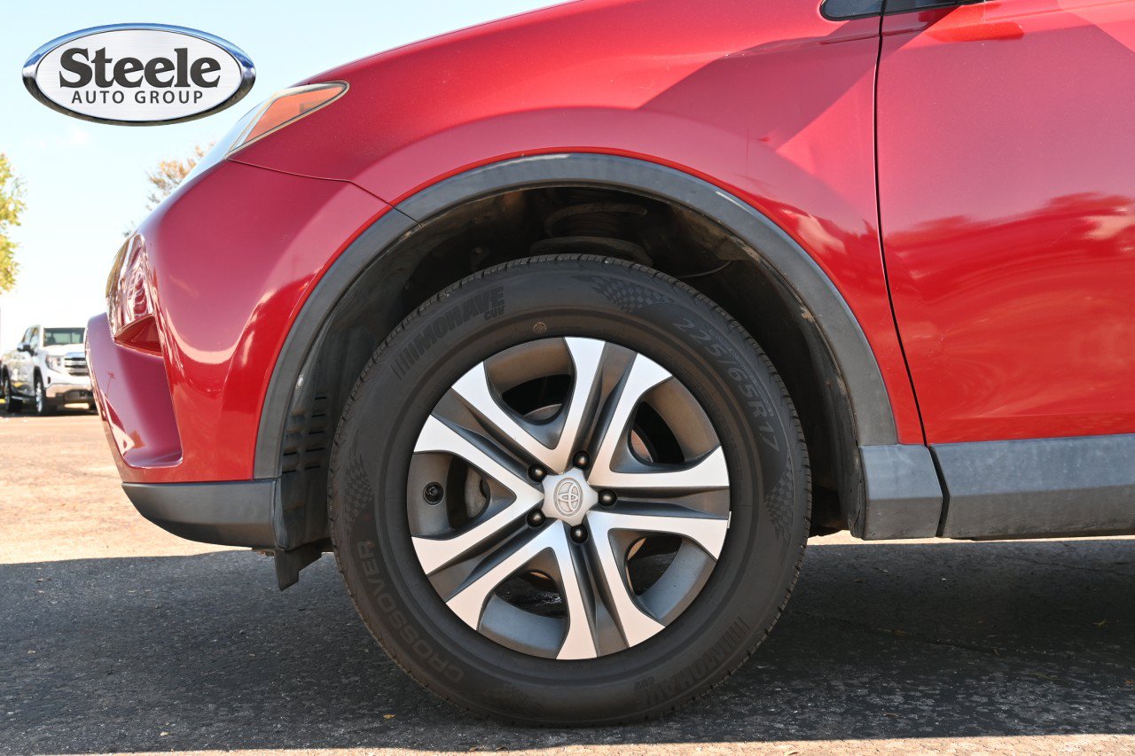 Used 2017 Toyota RAV4 LE FWD image 29