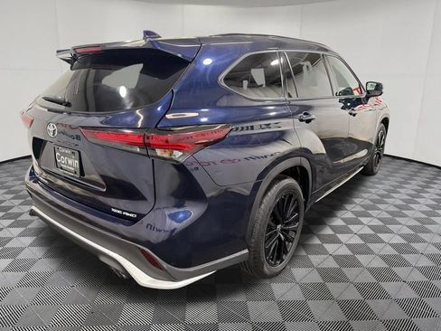Used 2025 Toyota Highlander XSE AWD/4WD image 8