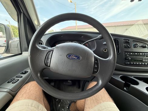 Used 2006 Ford E-350 and Econoline 350 XL RWD image 12