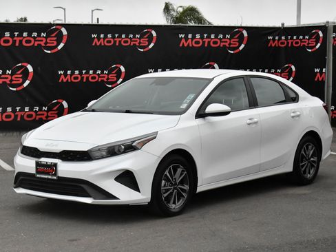 Used 2024 Kia Forte LXS image 3