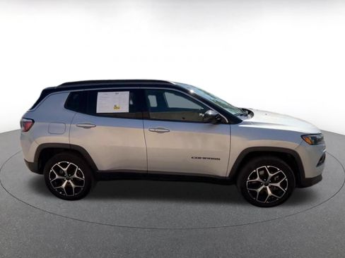 Used 2025 Jeep Compass Limited AWD/4WD image 16