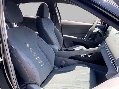 Used 2023 Hyundai Elantra SEL w/ Cargo Package FWD image 9