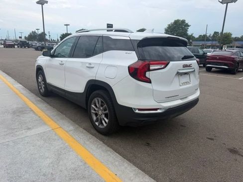 Used 2024 GMC Terrain SLT AWD/4WD image 9