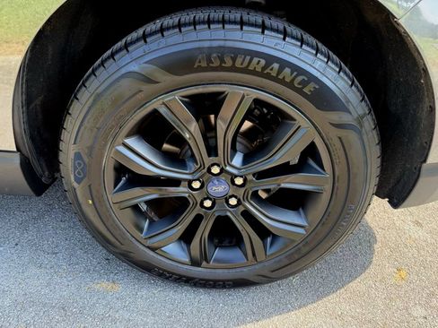 Used 2020 Ford Edge Titanium FWD image 12