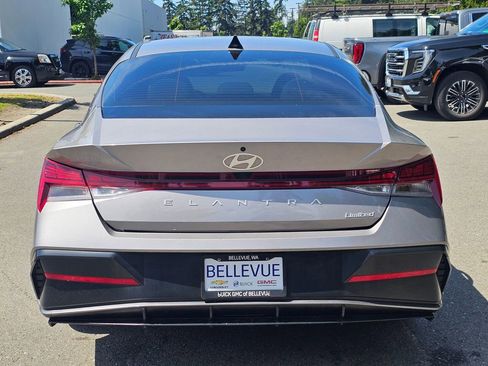 Used 2025 Hyundai Elantra Limited FWD image 39