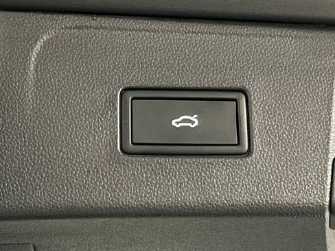 Used 2023 Volkswagen Atlas SE image 40