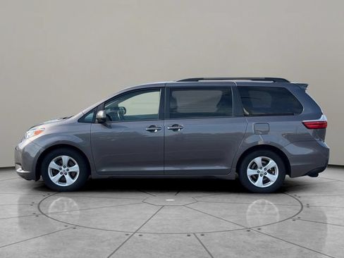 Used 2015 Toyota Sienna LE FWD image 3