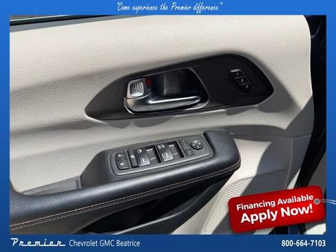 Used 2020 Chrysler Pacifica Touring-L FWD image 16
