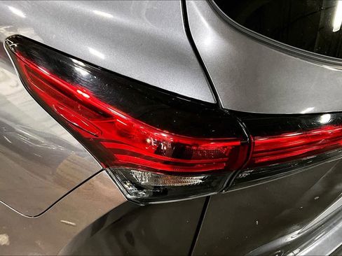 Used 2021 Toyota Highlander XLE image 29
