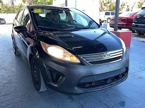 Used 2013 Ford Fiesta SE image 2